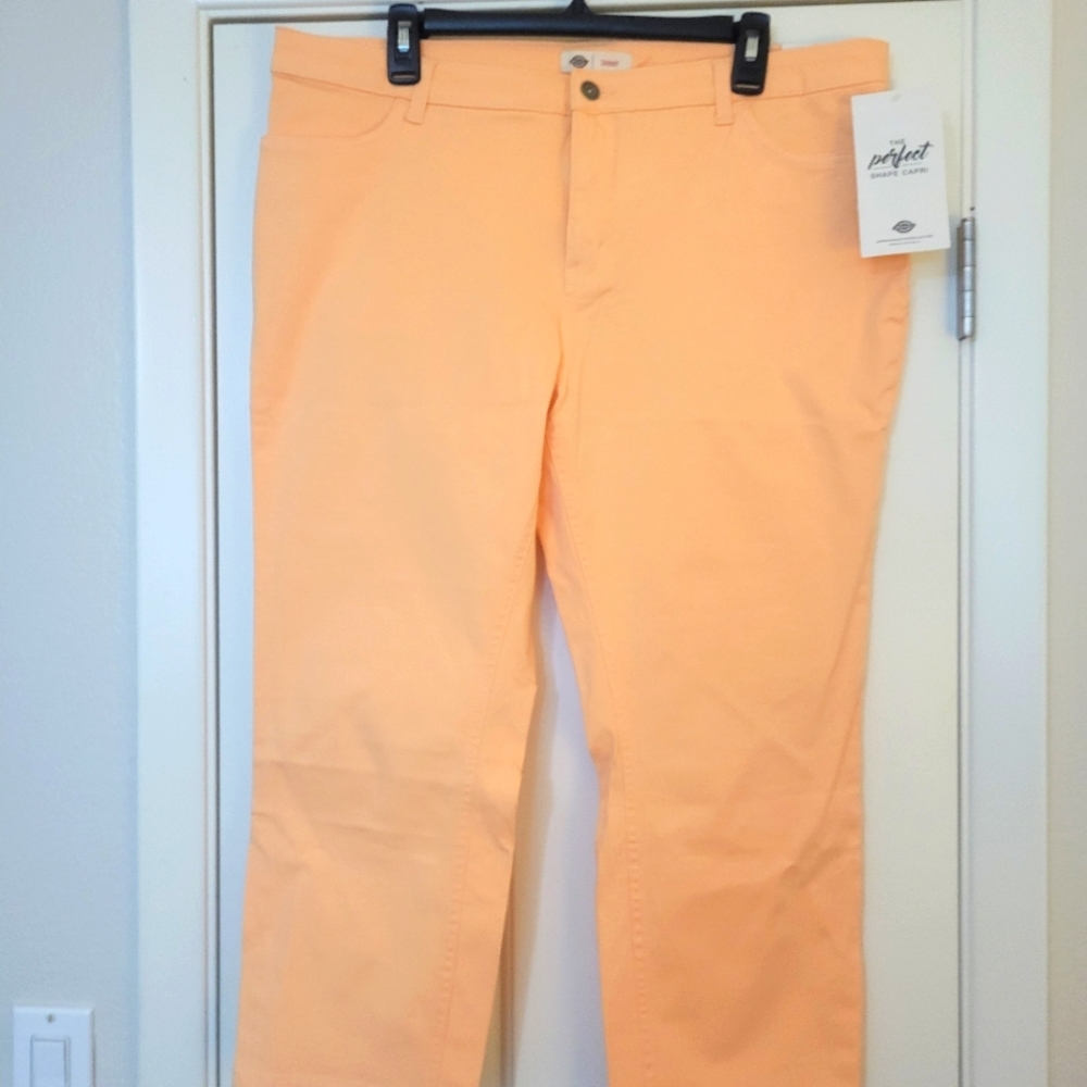 Dickies Sherbet Capris
